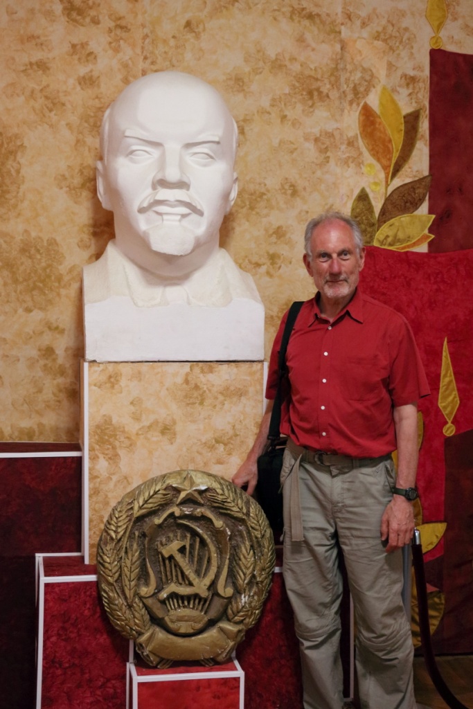 Peter Barker with Lenin Statue, Soviet Era Exposition, Rybinsk, Russia / Питер Баркер с Статуя Ленина, экспозиция "Советская Эра", Рыбинск, Россия